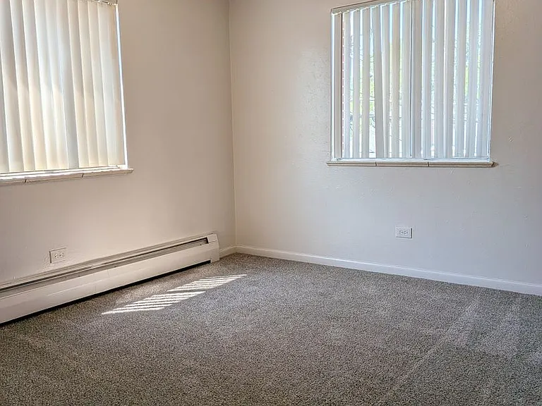 95 N Clarkson St Carolyn Arms Apartments — Photo 37