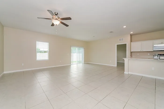 4 bed, 2.0 bath, 1827 sqft, $2,195 — Photo 3