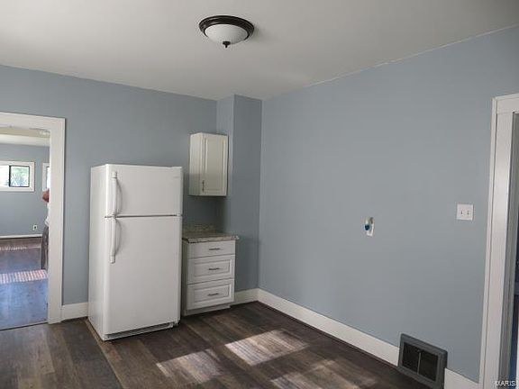5th image of 520 W Fairground Ave