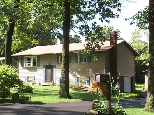 1543 Garden Dr, Franklin, PA 16323