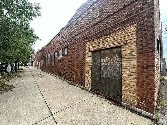 3rd image of 3000 W 41st St