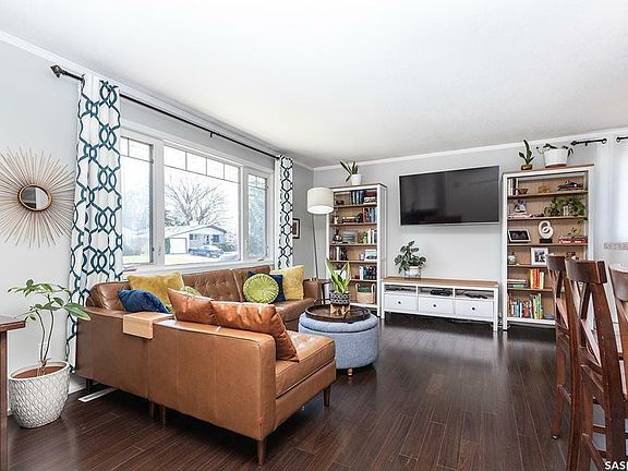 4th image of 18 Dumont Cres