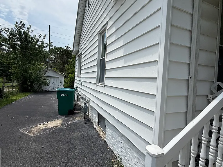 2061 N College St — Photo 15