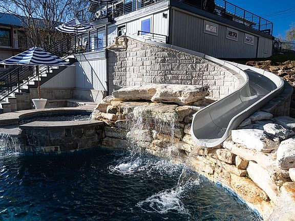 5th image of 205 Beaver Cir