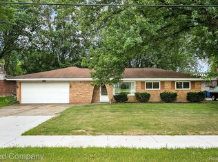 2345 Watkins Lake Rd, Waterford, MI 48328