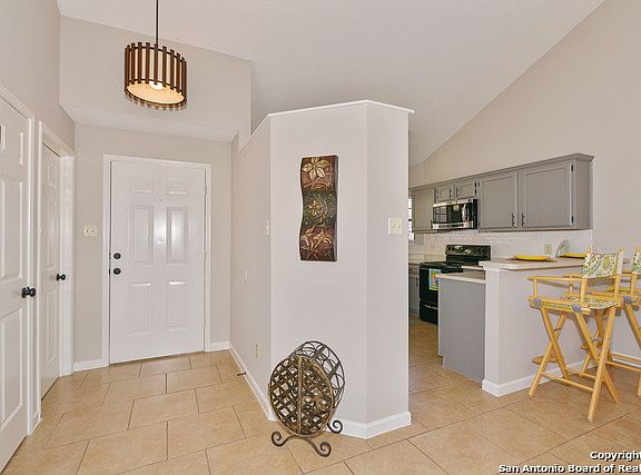 4th image of 9558 Cloverdale