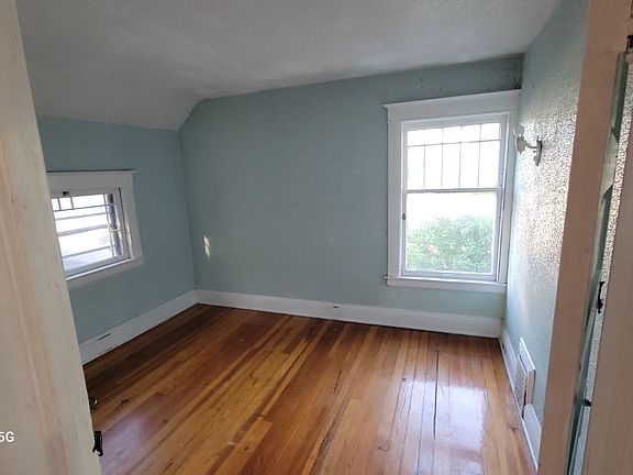 4th image of 1224 S Westnedge Ave