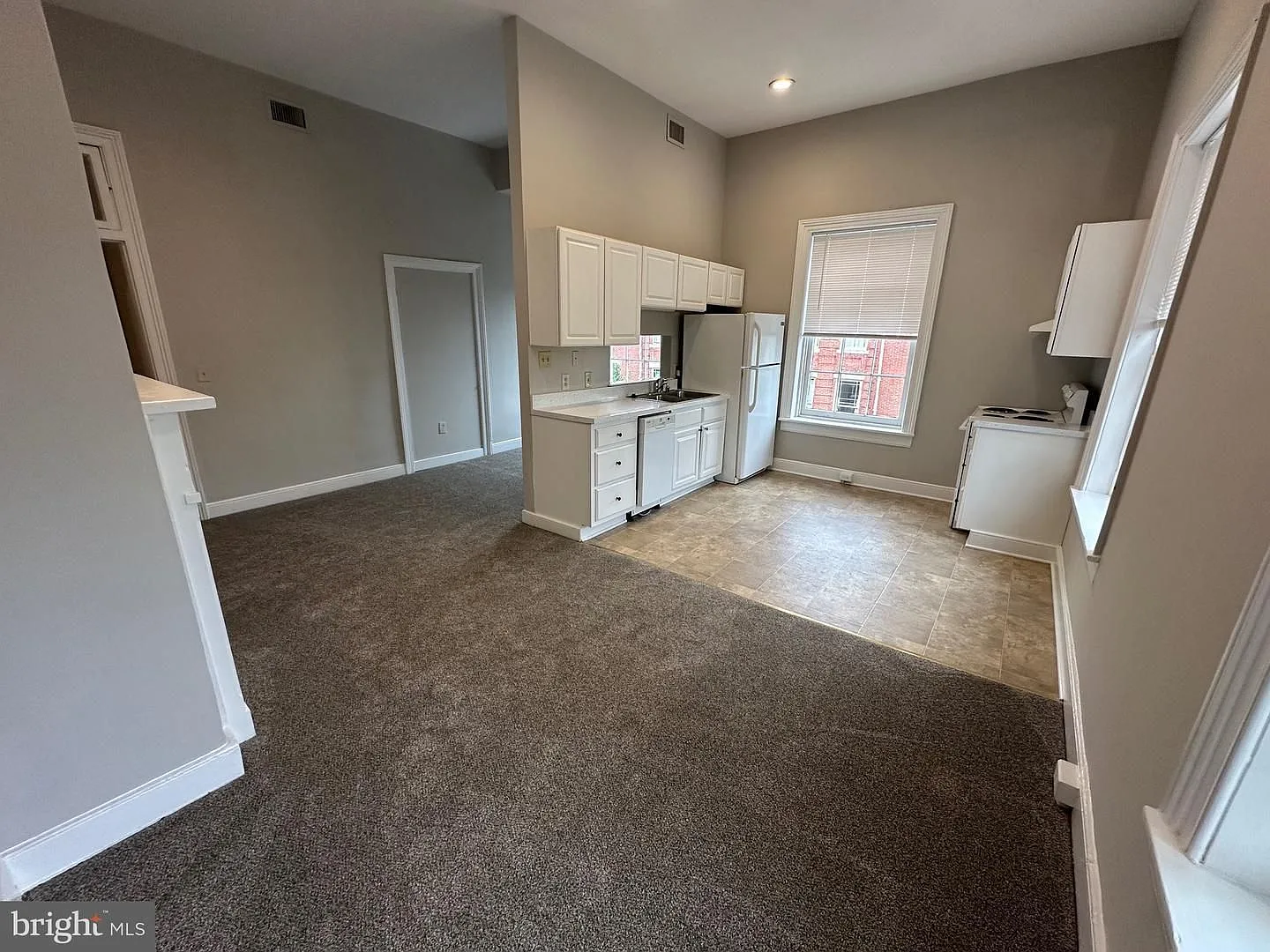 Now Available! 2 Bed 1 Bath Downtown Fredericksburg Apartment — Photo 2