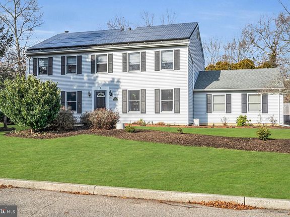 2nd image of 106 Fox Hollow Dr