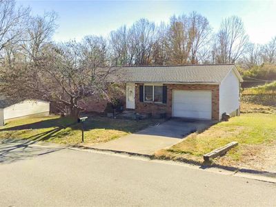 203 Pine Ridge Dr, Godfrey, IL, 62035