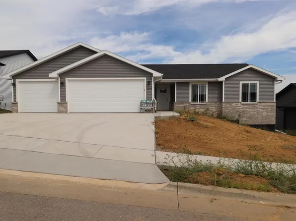 2049 Sky Blue Dr, Dubuque, IA 52001