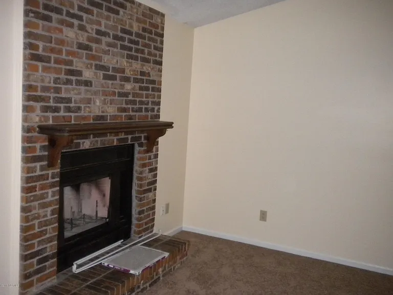 1913 Rolling Ridge Dr — Photo 4