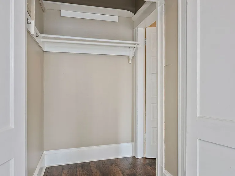 Grandview Apartments — Photo 20