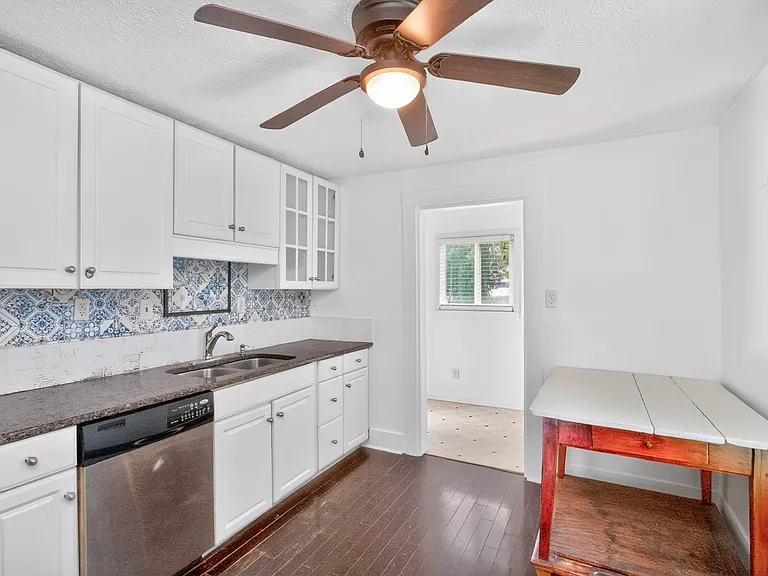 3008 Lakeshore Dr — Photo 13