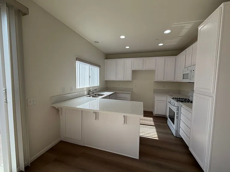 547 Hart Dr #15 — Photo 11