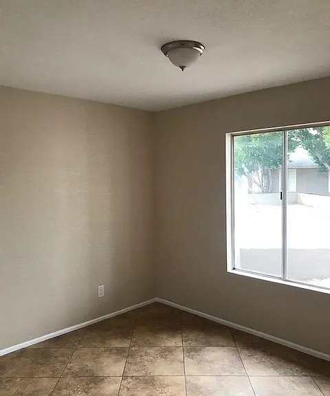 4047 E Carson Rd — Photo 7