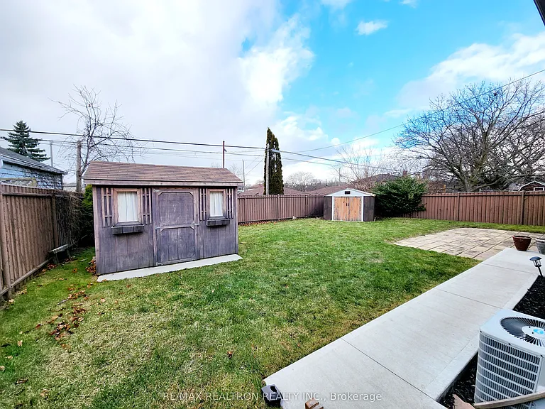 58 Athabasca St — Photo 13