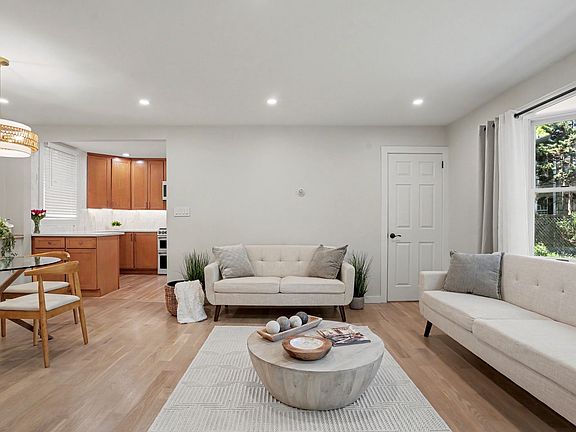 5th image of 7 Oakwood Ave