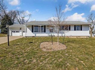 2212 26th St SW, Cedar Rapids, IA 52404