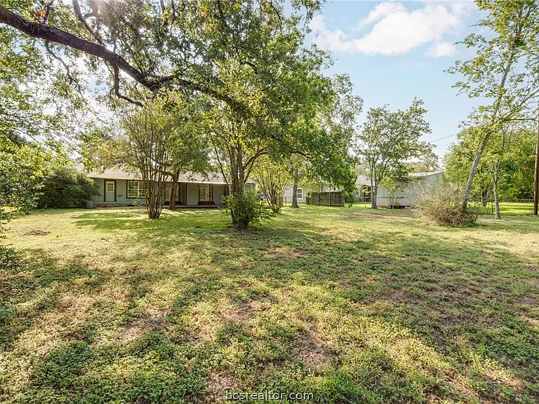 1004 Edgewood Dr — Photo 25