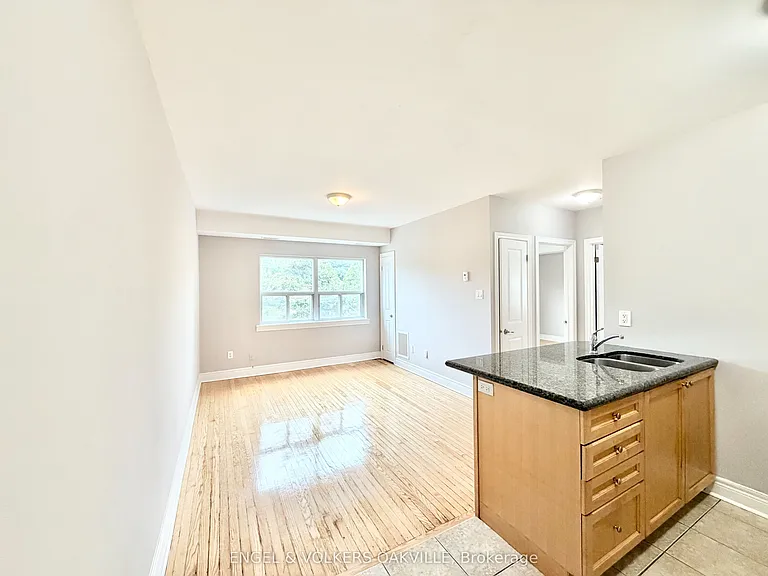 15 33rd St #302 — Photo 2