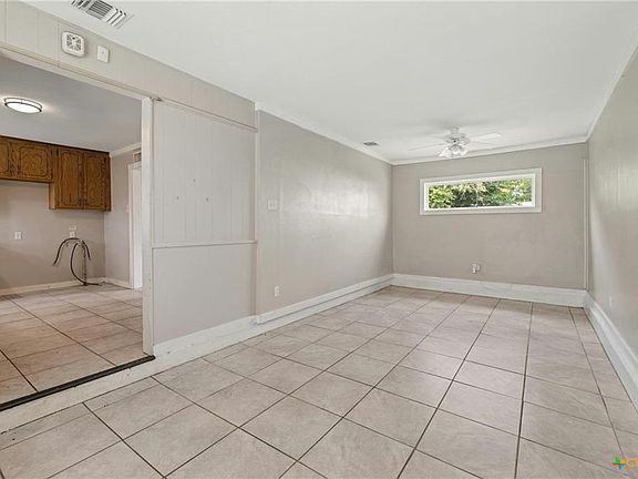 5th image of 810 Crockett Dr