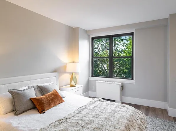 2400 Hudson Terrace image 4 of 31