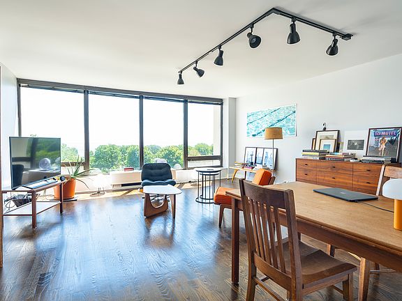 5th image of 5445 N Sheridan Rd APT 808