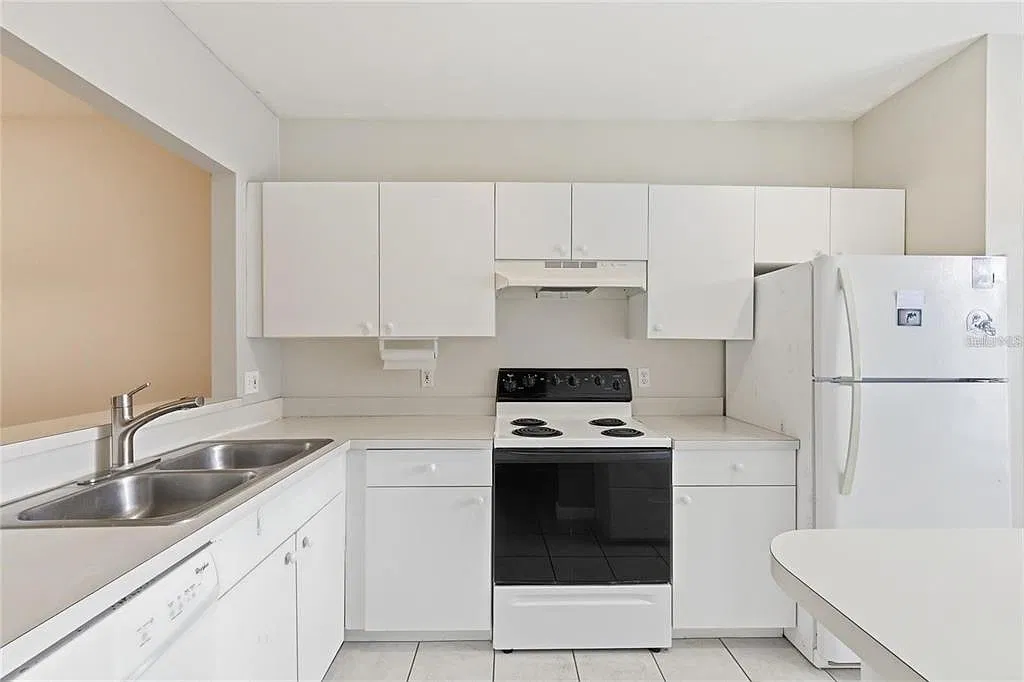 2 bed, 2.5 bath, 1053 sqft, $1,600 — Photo 4
