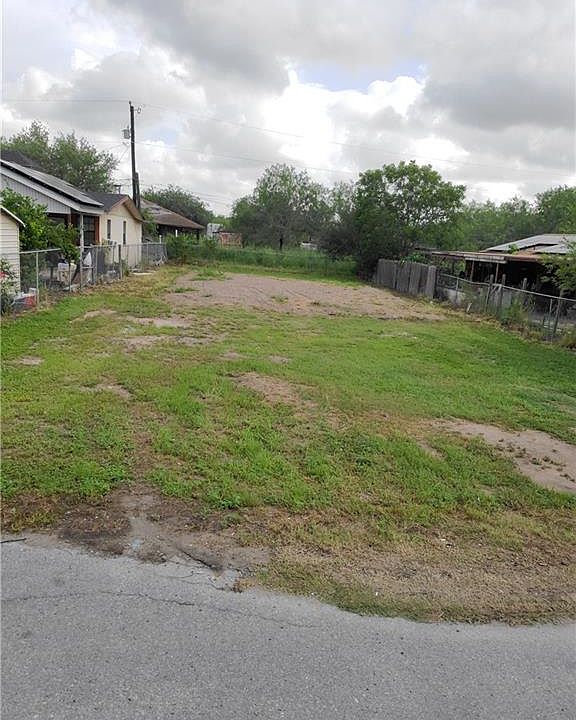 1st image of 2826 W Hackberry St