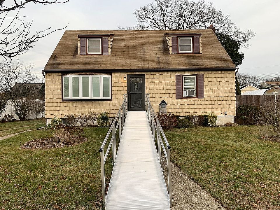 1st image of 11 Radcliff Ln