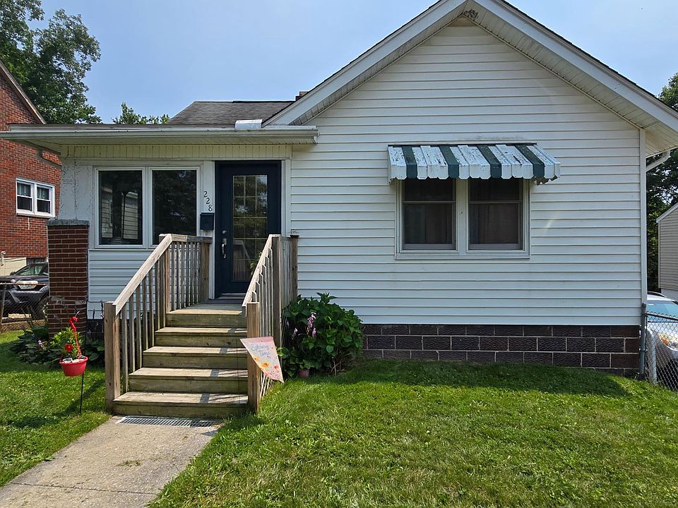 1st image of 228 W Locust Dr