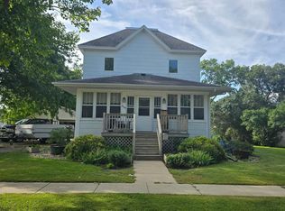 606 3rd St SW, Pipestone, MN 56164