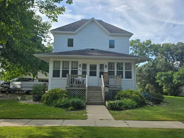 606 3rd St SW, Pipestone, MN 56164