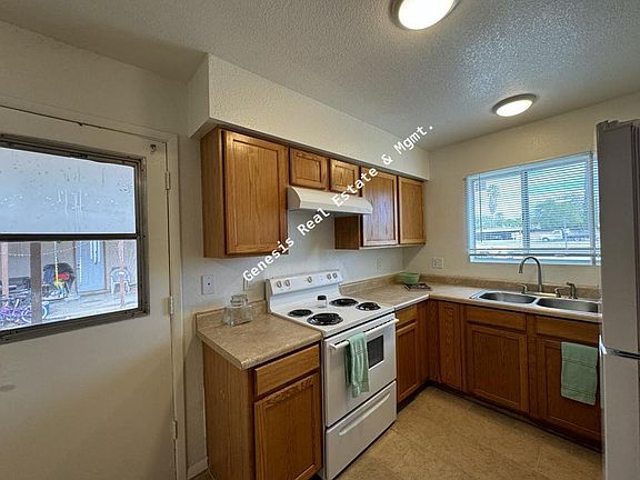 3rd image of 925 N Camino Seco #925
