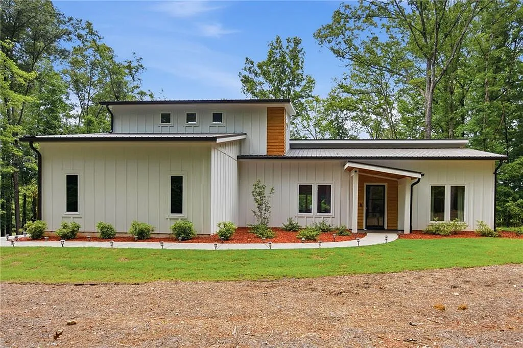 4 bed, 3.0 bath, 2016 sqft, $6,500 — Photo 2