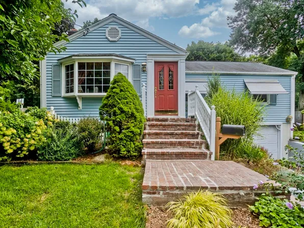 167 Pondview Dr, Chicopee, MA 01020