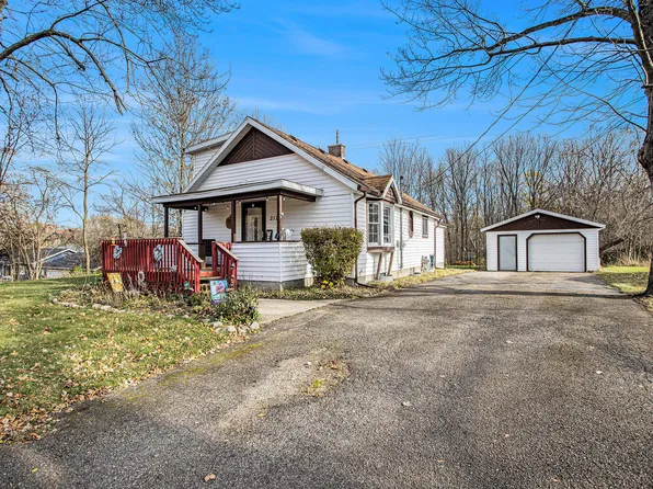 212 E Canal St, Augusta, MI 49012