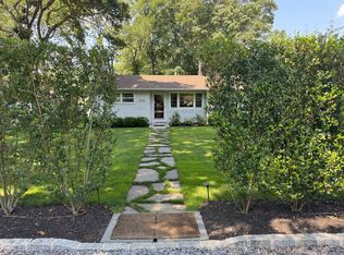 1563 Noyack Rd, Southampton, NY 11968