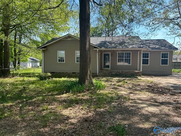 132 Pineview St, Rainbow City, AL 35906