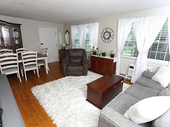 5th image of 540 Granby Rd #73B