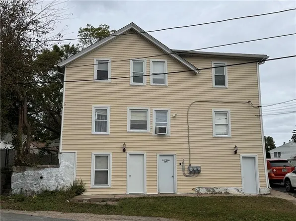 5 Agnes St, West Warwick, RI 02893