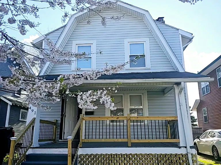 491 Townsend Ave — Photo 2