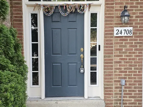 24708 Clock Tower Sq, Aldie, VA 20105
