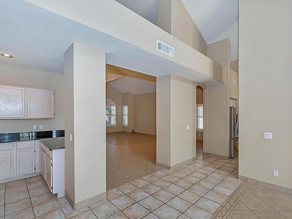 4243 N Lomond Dry Bar