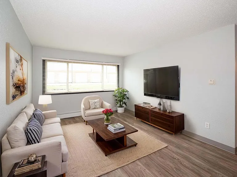 Meadow Park Apartments — Photo 39