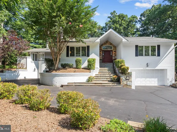 10332 Eclipse Ln, Great Falls, VA 22066