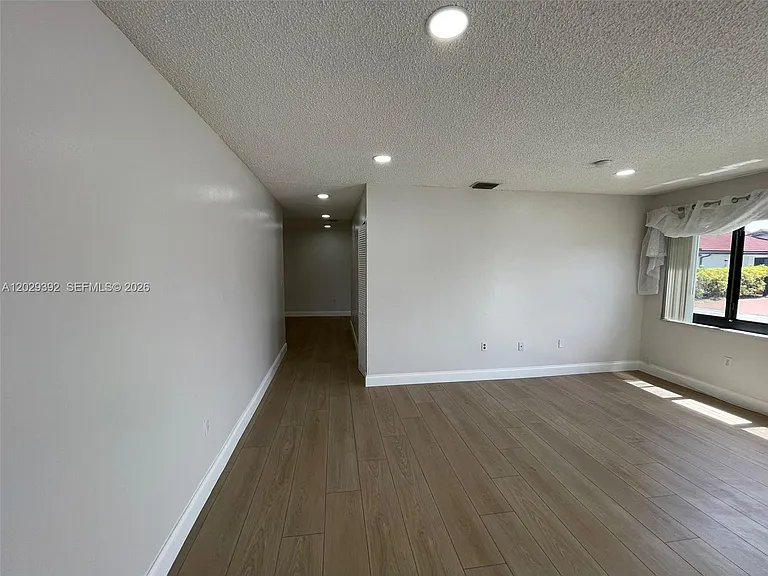 1727 SW 136th Pl — Photo 4