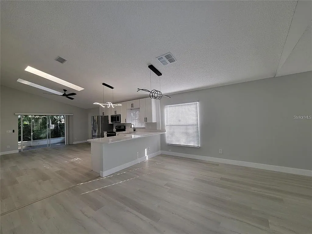 3 bed, 2.0 bath, 1455 sqft, $2,495 — Photo 3