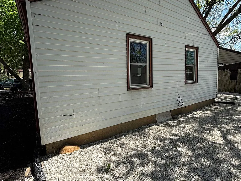 1703 N Valley Ave — Photo 29